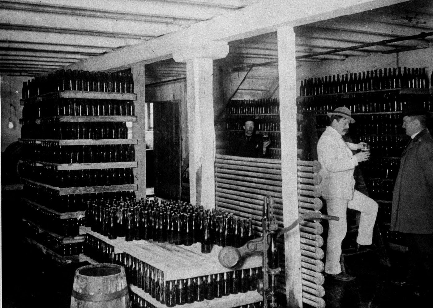 Newfoundland; 1910—Industries—Breweries. Interior of Molson's Newfoundland Brewery. (CP PHOTO) 1999 (National Archives of Canada) PA-125765