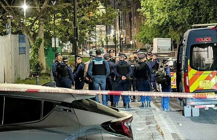 Police at the scene of a shooting in Brixton on Saturday morning (Brixton Buzz/X)