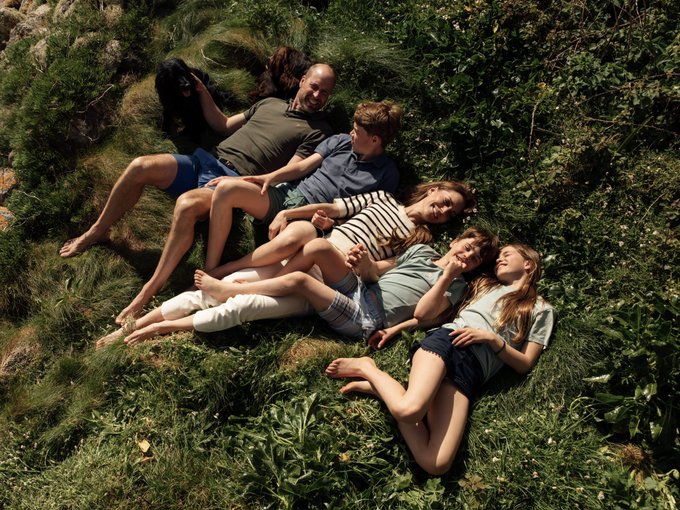 William and Kate shared an adorable new family photo to mark their 15th wedding anniversary (Prince and Princess of Wales/X)
